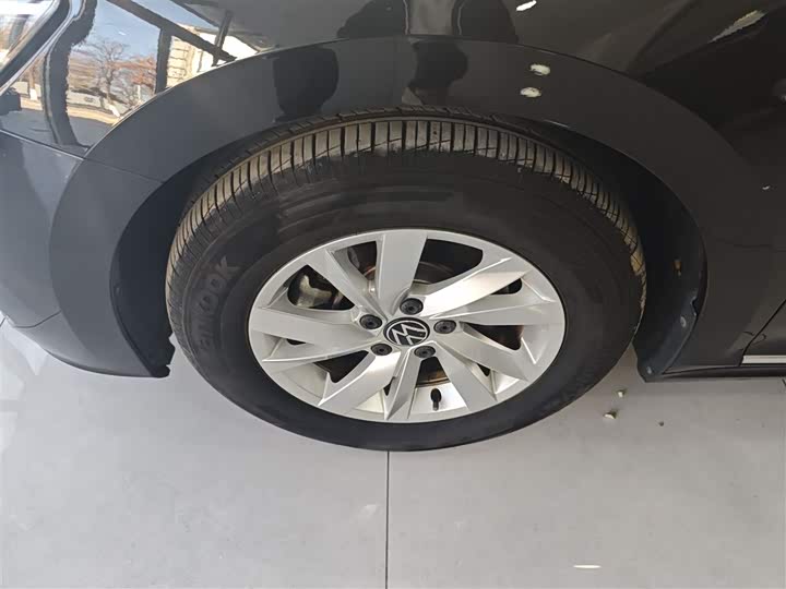 Фото 23 - Volkswagen Passat