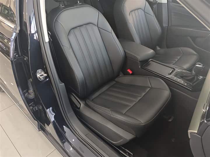 Фото 25 - Volkswagen Passat