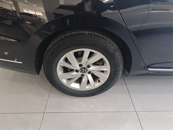 Фото 26 - Volkswagen Passat