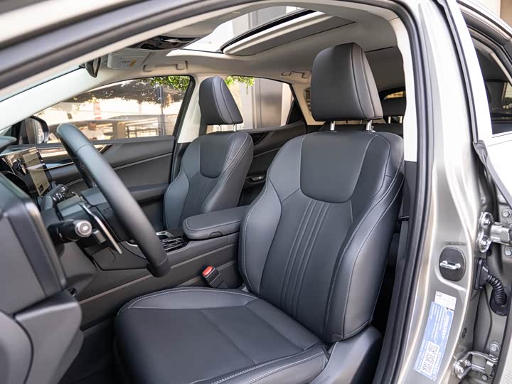 Фото 11 - Lexus NX