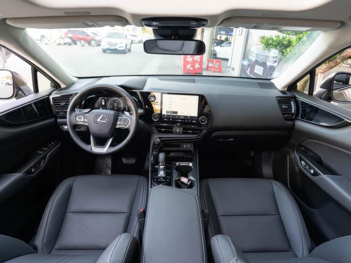 Фото 13 - Lexus NX