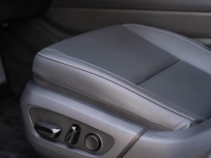 Фото 19 - Lexus NX