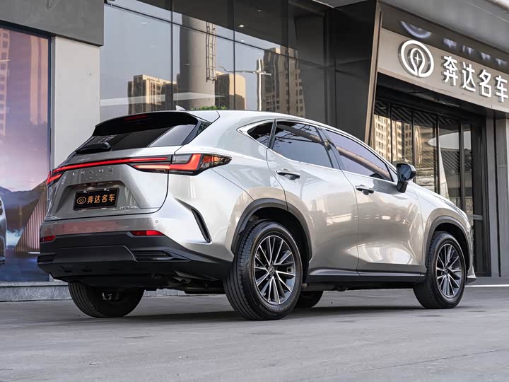 Фото 3 - Lexus NX