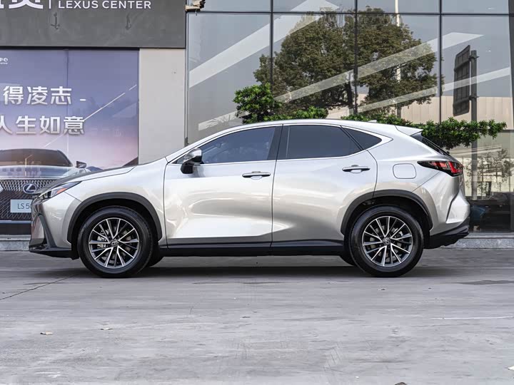 Фото 4 - Lexus NX