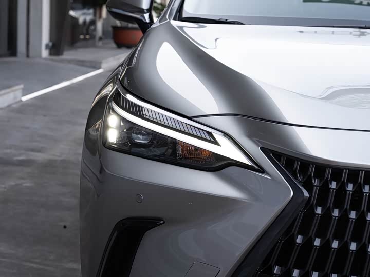 Фото 6 - Lexus NX