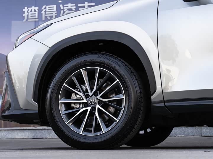 Фото 8 - Lexus NX