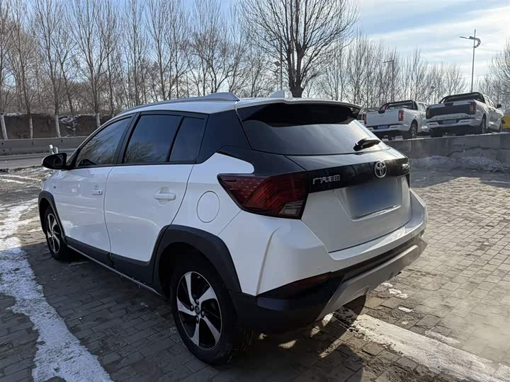 Фото 7 - Toyota Yaris L Hatchback