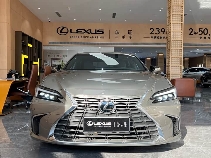 Фото 2 - Lexus ES