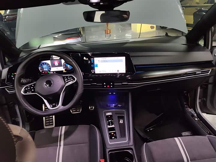 Фото 10 - Volkswagen Golf