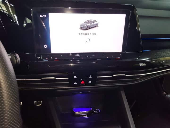 Фото 13 - Volkswagen Golf