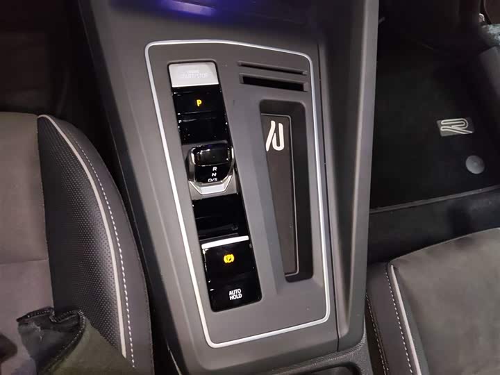 Фото 14 - Volkswagen Golf