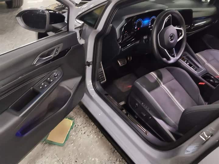 Фото 16 - Volkswagen Golf