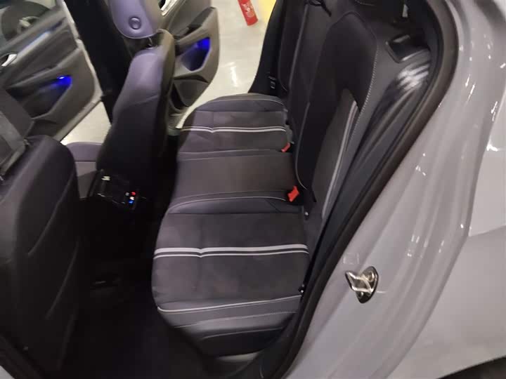 Фото 17 - Volkswagen Golf