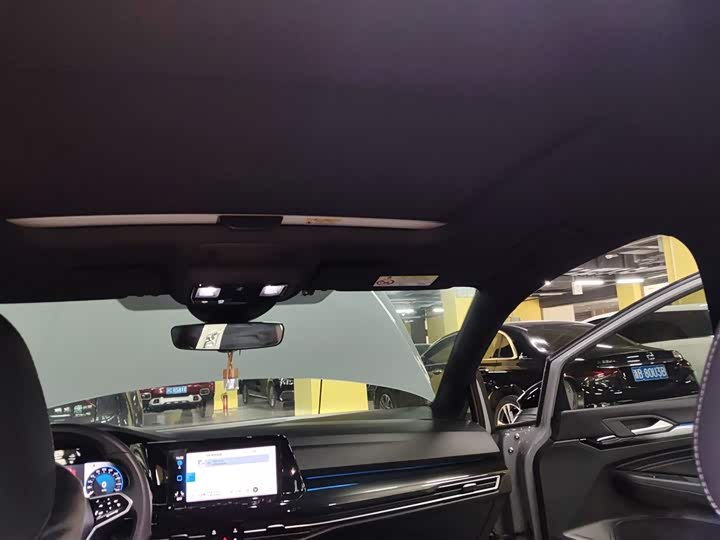 Фото 18 - Volkswagen Golf