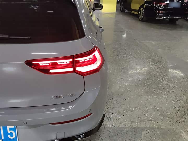 Фото 8 - Volkswagen Golf