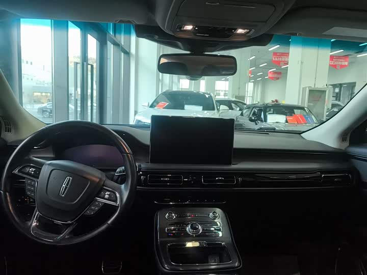 Фото 10 - Lincoln Nautilus