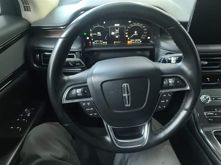 Фото 11 - Lincoln Nautilus