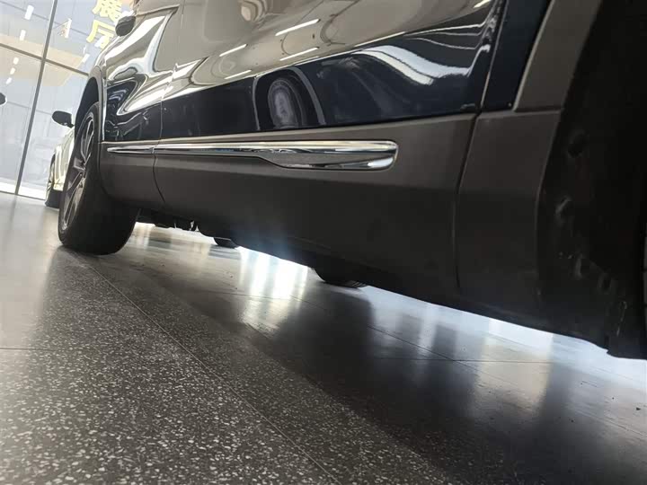 Фото 21 - Lincoln Nautilus