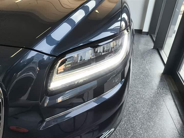 Фото 24 - Lincoln Nautilus