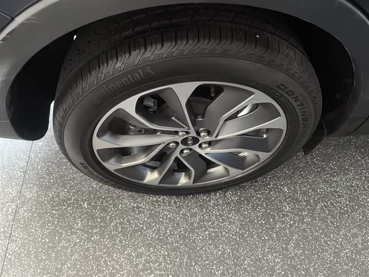 Фото 26 - Lincoln Nautilus