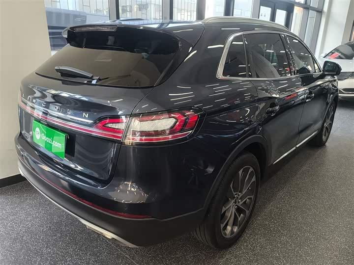 Фото 7 - Lincoln Nautilus