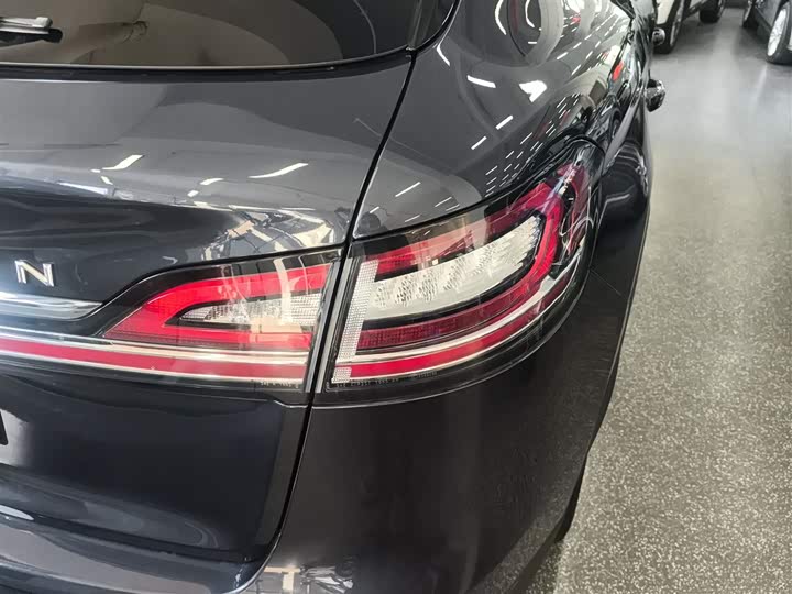 Фото 8 - Lincoln Nautilus