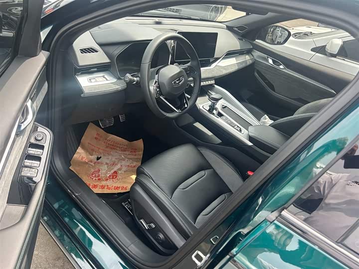 Фото 4 - Geely Preface