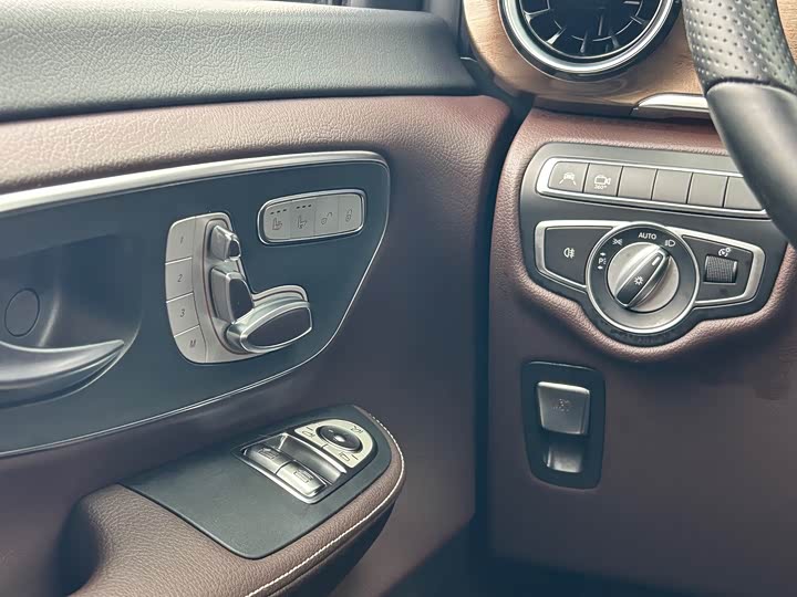 Фото 12 - Mercedes-Benz V-Class