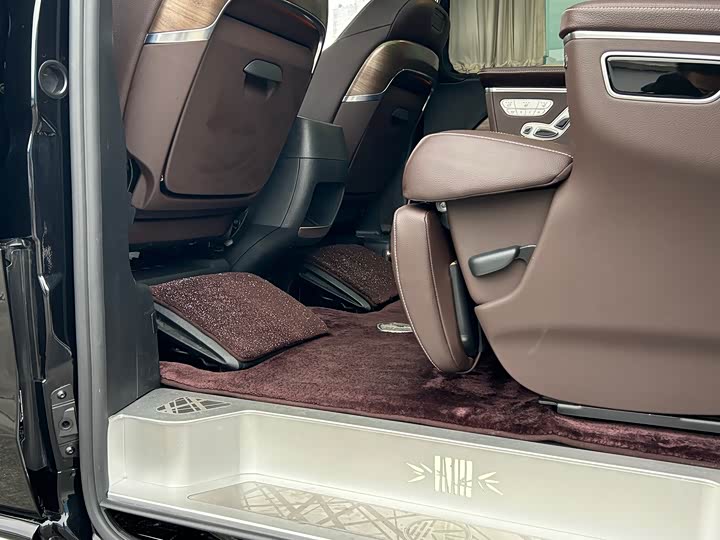 Фото 14 - Mercedes-Benz V-Class