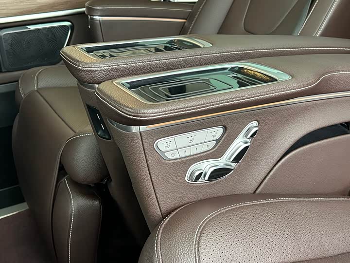 Фото 15 - Mercedes-Benz V-Class