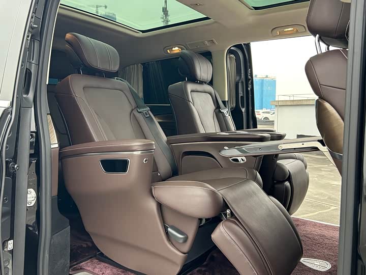 Фото 17 - Mercedes-Benz V-Class