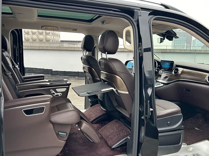 Фото 18 - Mercedes-Benz V-Class