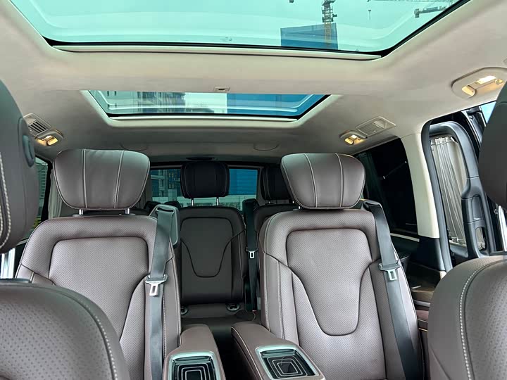 Фото 19 - Mercedes-Benz V-Class