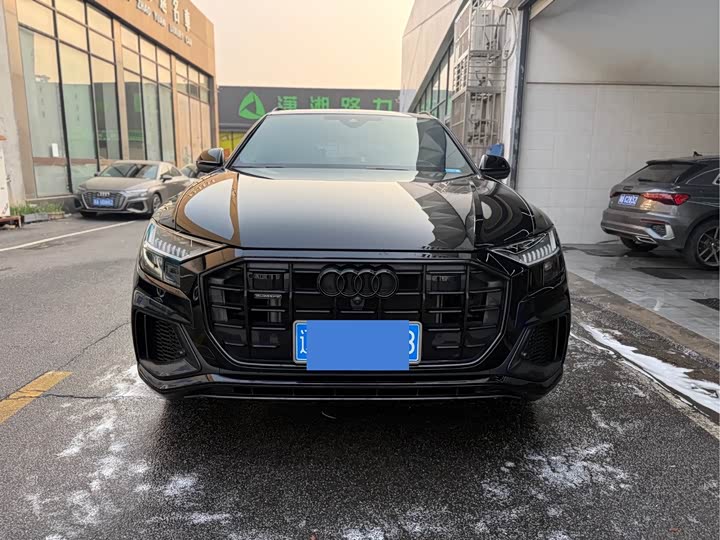 Фото 2 - Audi Q8