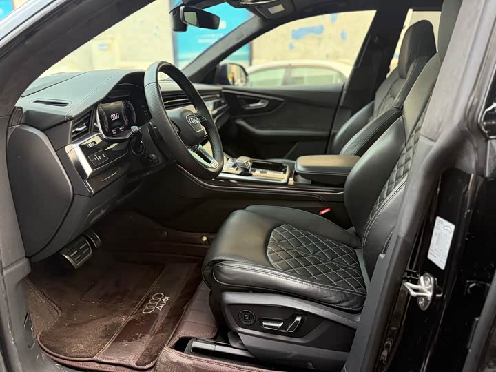 Фото 4 - Audi Q8