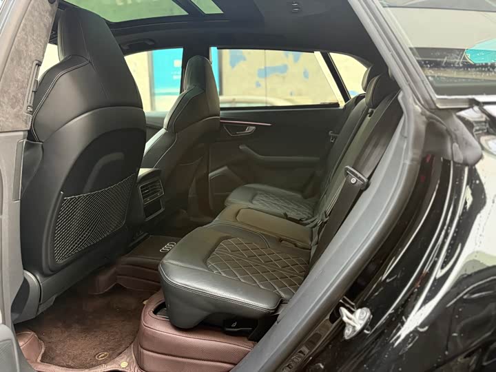 Фото 8 - Audi Q8