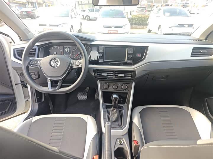 Фото 10 - Volkswagen Polo