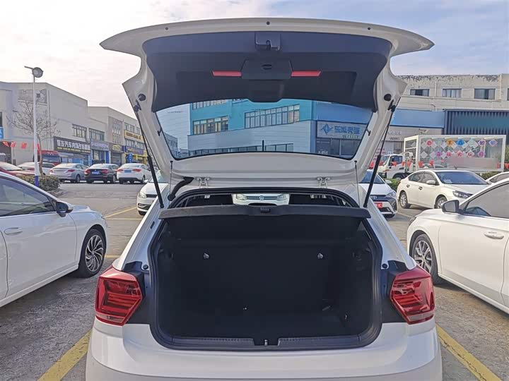 Фото 19 - Volkswagen Polo