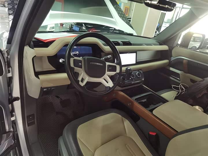 Фото 10 - Land Rover Defender