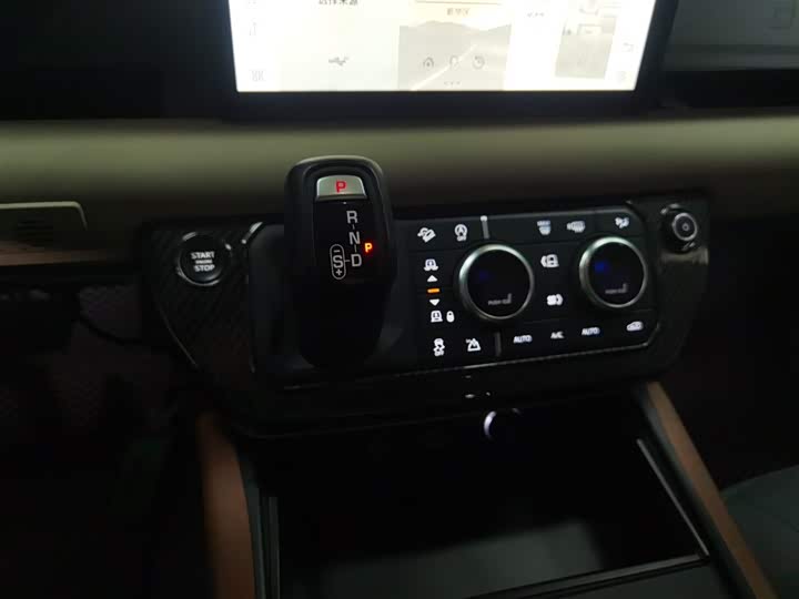 Фото 14 - Land Rover Defender