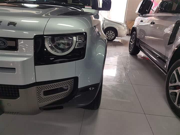 Фото 24 - Land Rover Defender