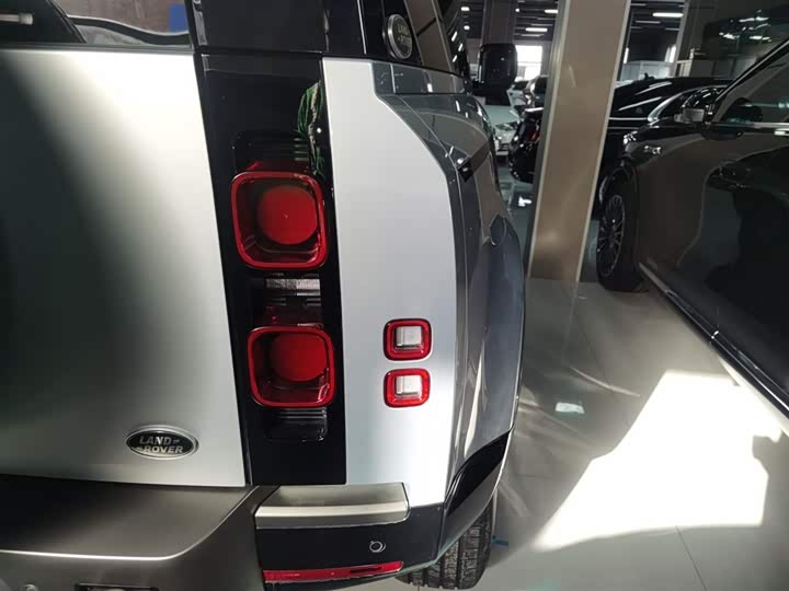 Фото 8 - Land Rover Defender