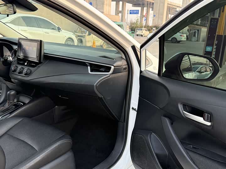 Фото 11 - Toyota Corolla