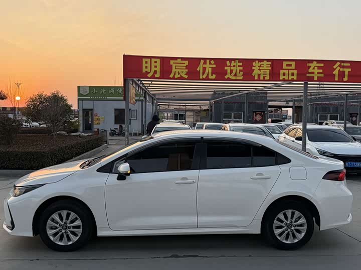 Фото 2 - Toyota Corolla