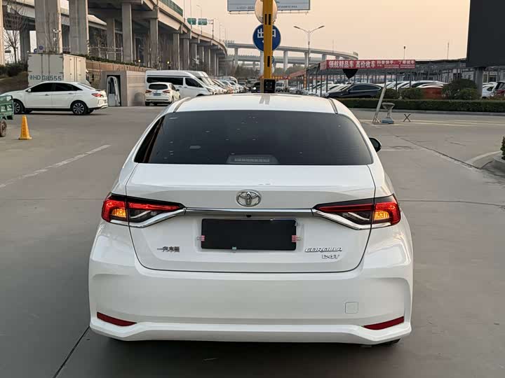 Фото 4 - Toyota Corolla