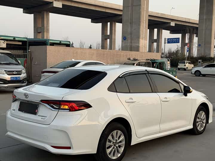 Фото 5 - Toyota Corolla