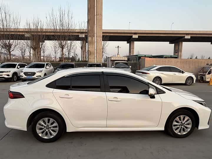 Фото 6 - Toyota Corolla