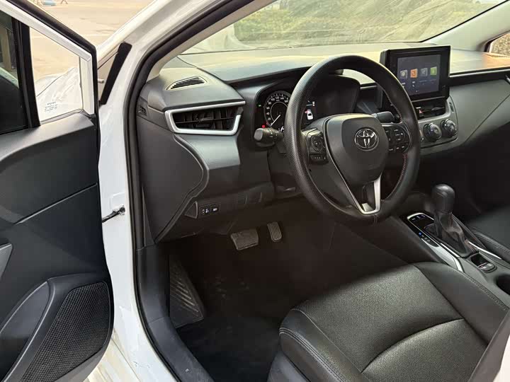 Фото 9 - Toyota Corolla