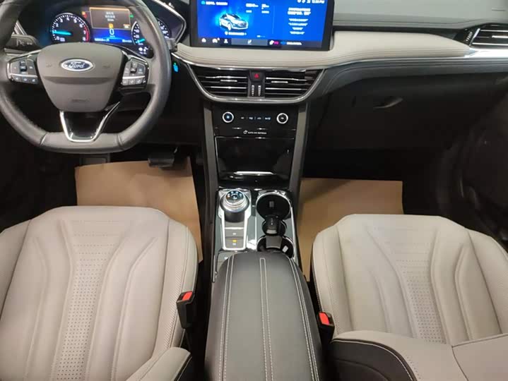 Фото 16 - Ford Escape