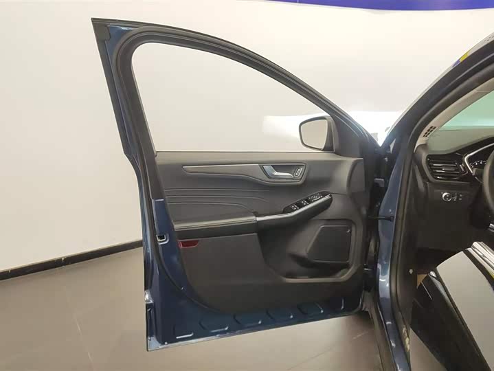 Фото 7 - Ford Escape